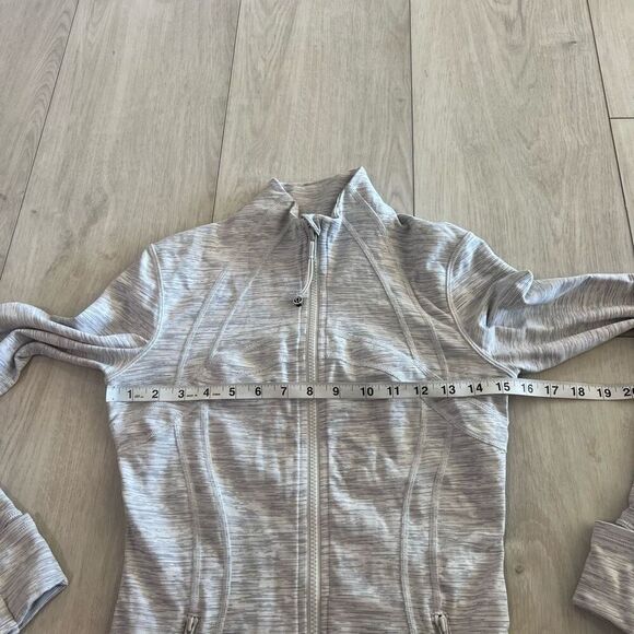 Lululemon women’s jacket size 6 - Picture 3 of 7